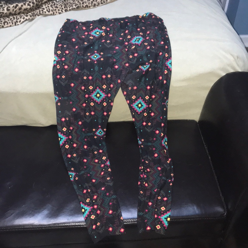 Talk and curvy Lularoe leggings